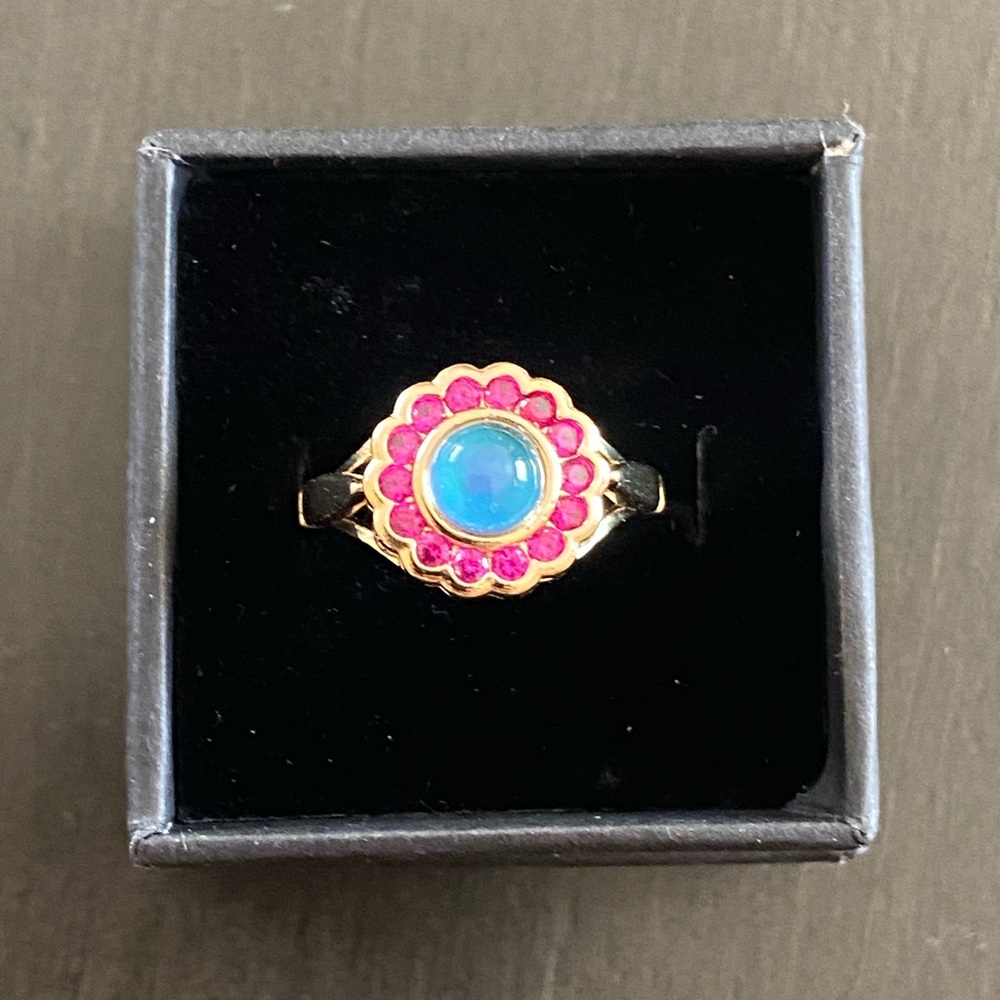 Pink Rhinestone Flower 6mm Round Glass Stone Gold Mood Ring